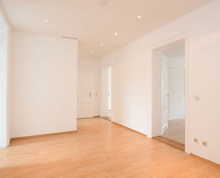 Zimmer im charmantem DG eines Altbaus Nähe Harras ( Mittersendling) - München