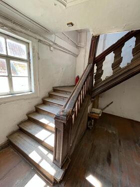 Treppenhaus 1.OG - 18 Zimmer Wohn- & Geschäftshaus in Volkach