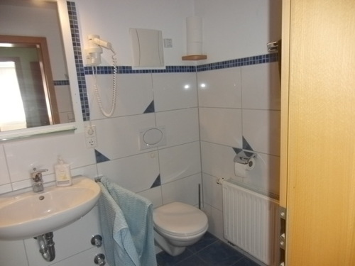 eigenes Bad - andere mit 22,00 m&sup2; in Fichtenau zur Miete