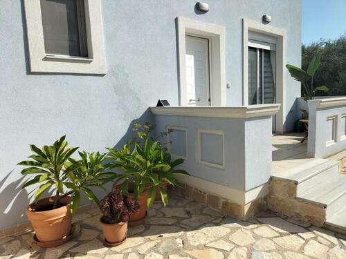 Entrance + kitchen terrace - 