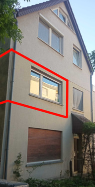Position vom Zimmer von Hausvorderseite - Queere WG Sucht Mitbewohni - 282,00&nbsp;EUR Kaltmiete, ca.&nbsp; 12,00&nbsp;m&sup2;&nbsp;Wohnfl&auml;che
