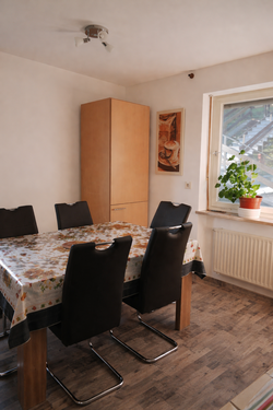 bucatarie scaune la fel spre scari - 