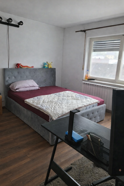 camera sebi cu fereastra - 