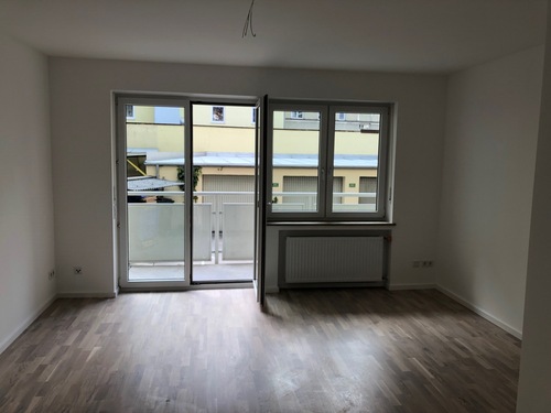 Zimmer 1 zum Innenhof - 3- Zimmerwohnung mit 80,00 m&sup2; in München zum Kaufen
