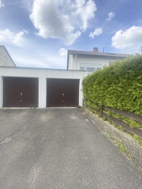 19 Garage mit Stellplatz - 