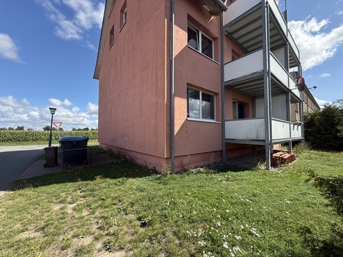 Rückseite des Hauses mit Balkonen - 