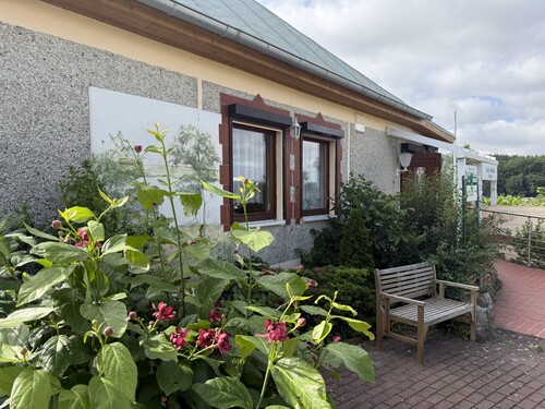 Vorderseite - 7 Zimmer Einfamilienhaus zum Kaufen in Neubrandenburg