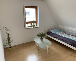 Helles Zimmer im eigenen Stockwerk (2er WG) - Augsburg