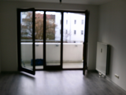 Wohnzimmer Richtung Balkon - 3- Zimmerwohnung zur Miete in München