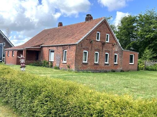 Südost-Richtung - Großes Grundstück (1.762 m²) mit altem Wohngebäude in Leezdorf am Kirchweg