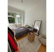 Altbau WG-Zimmer mit eigenem Balkon - Berlin