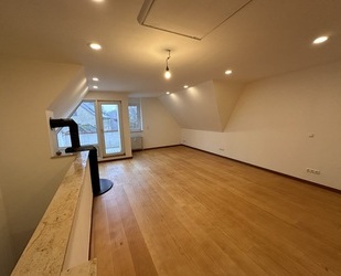 Neu renovierte 5-Zimmer Wohnung auf 2 Ebenen - Flensburg