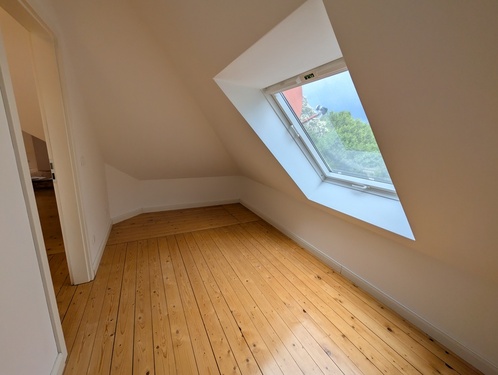 Arbeits-/Schlafzimmer - 
