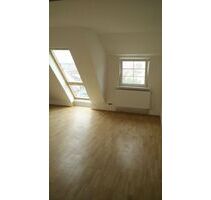 Zimmer in 4er WG Zentral Dachgeschoss WG-Zimmer 23 m² befristest / Probewohnen für 6 Monate. - Stuttgart