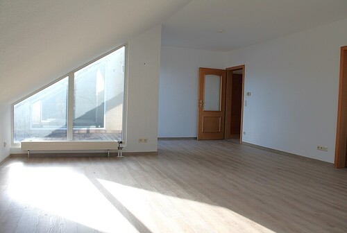 Wohnzimmer - 2 Zimmer Dachgeschoßwohnung zur Miete in Johannesberg