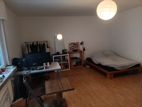 Dein Zimmer früher - andere mit 27,00 m&sup2; in Frankfurt am Main zur Miete