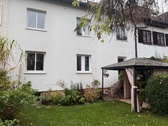 Hausansicht und Garten - 