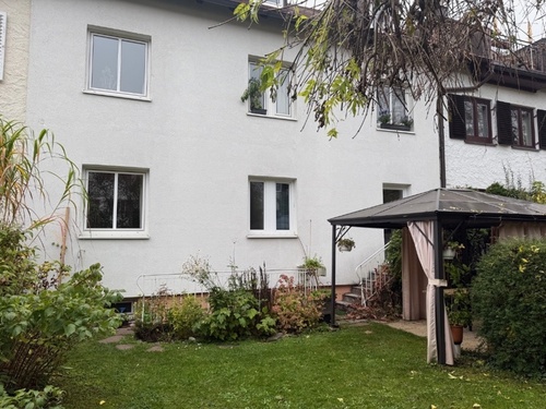 Hausansicht und Garten - 