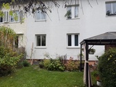 Hausansicht und Garten - 