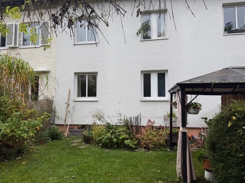 Hausansicht und Garten - 