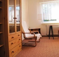 Ein möbliertes Zimmer in Erfurt.