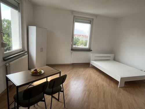 Schlafzimmer - Möblierte 4 Zimmer- WG am Maffeiplatz