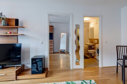 4 - renovierte 1 ZKB++neue Einbauküche+++Parkett++TG Stellplatz++teilmöbliert