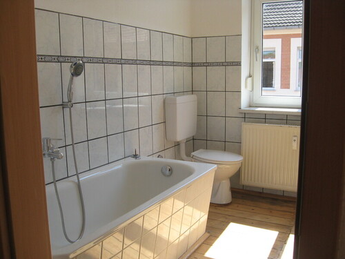 Bad mit Wanne - 