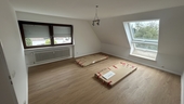 Wohnzimmer - 2-Zi. Wohnung Dachgeschoß - 1.064,00&nbsp;EUR Kaltmiete, ca.&nbsp; 56,00&nbsp;m&sup2;&nbsp;Wohnfl&auml;che