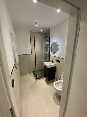 Gemeinschaftsbad mit Handtuchtrockner - andere mit 10,00 m&sup2; in München zur Miete