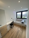 Zimmer 4: Schrank, Arbeitsbereich + Bett - 2 komfortable WG-Zimmer modern MUC Forstenried