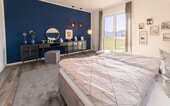 Schlafzimmer mit Arbeitsbereich - 