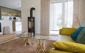 Wohnbereich mit Kamin - Bungalow mit 98,74 m&sup2; in Gründau zum Kaufen
