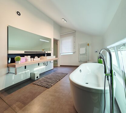 Wellness-Bad mit Premium-Ausstattung - 4 Zimmer Bar, Café, Diskothek in Reiskirchen