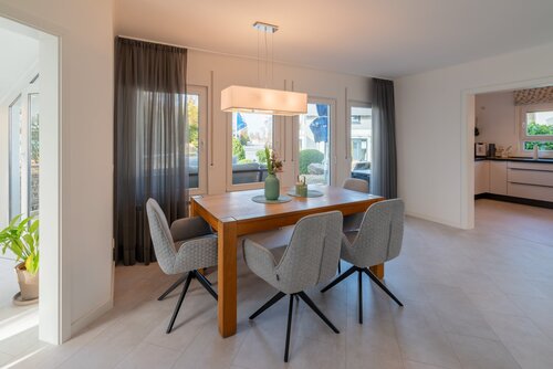 Helles Esszimmer mit Ausblick - 7 Zimmer Mehrfamilienhaus, Wohnhaus zum Kaufen in Heilbronn