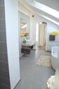 Modernes Badezimmer unterm Dach - 