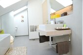 Modernes Bad mit Stauraum - 