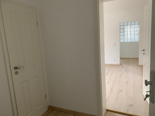 1OG_Eingang und Tür z. Gä.-WC - 3- Zimmerwohnung zur Miete in Mainhausen