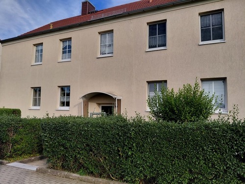 Straßenansicht - 3 Zimmer mit Garten - Magdala - 575,00&nbsp;EUR Kaltmiete, ca.&nbsp; 61,00&nbsp;m&sup2;&nbsp;Wohnfl&auml;che
