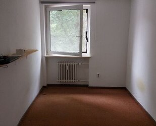 Uninahes WG Zimmer - 300,00&nbsp;EUR Kaltmiete, ca.&nbsp; 11,00&nbsp;m&sup2;&nbsp;Wohnfl&auml;che in Bayreuth (PLZ: 95447)