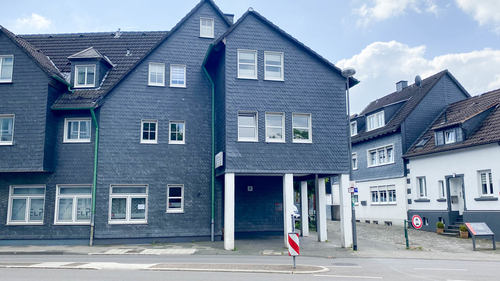 Bürogebäuder mit den Räumen im Erdgeschoss rechts - 3 Zimmer Büro zur Miete in Radevormwald