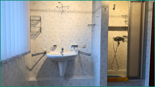 Dusche und einem Fenster - 