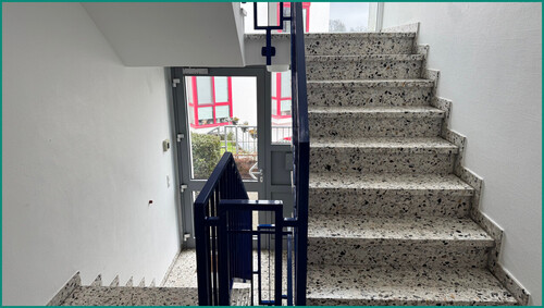 Sehr gepflegtes und helles Treppenhaus - 