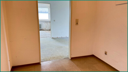 Eingangsbereich mit Garderobennische - 2 Zimmer Etagenwohnung in Radevormwald