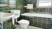 Badezimmer mit dem Charme der 1970er Jahre - 