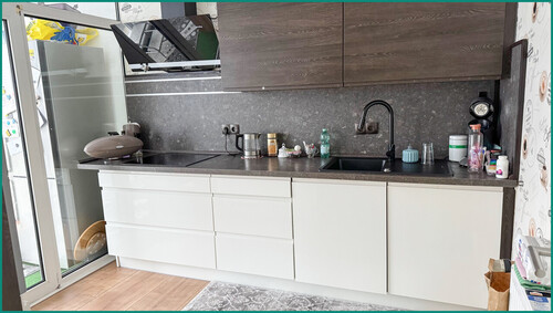 Küche mit Einbauten des Mieters mit... - 