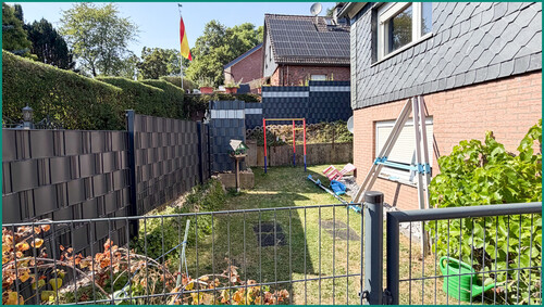 Zugang zum Garten von der linken Hausseite - 