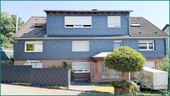 Hausansicht von der Straße - 5 Zimmer Erdgeschoßwohnung in Radevormwald