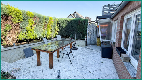Große Terrasse vor dem Wintergarten - 