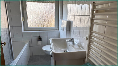 Badezimmer im Obergeschoss - 